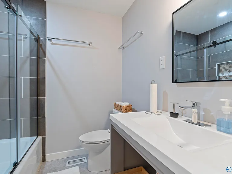 1801 Carson Ln NW — Photo 11