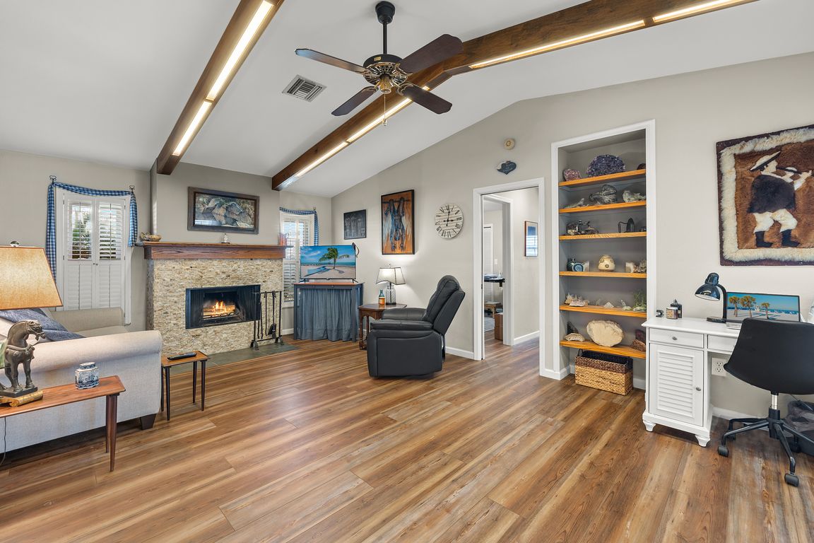 4-Family Room 1