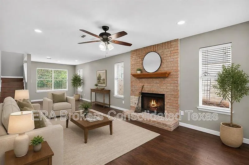 3 bed, 2.5 bath, 1744 sqft, $2,299 — Photo 4