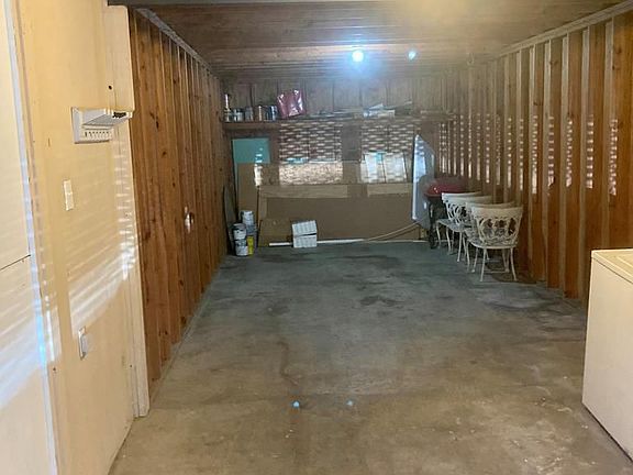 5th image of 219 Mackeral St