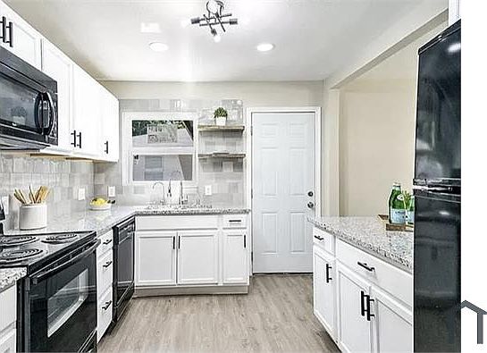 2nd image of 815 Woodleigh Dr