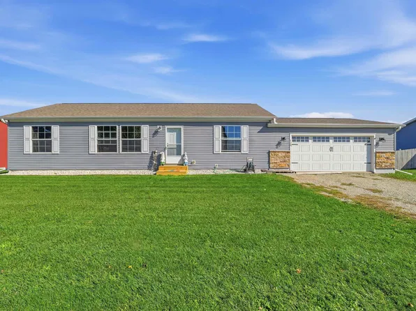 528 S Main St, Juneau, WI 53039