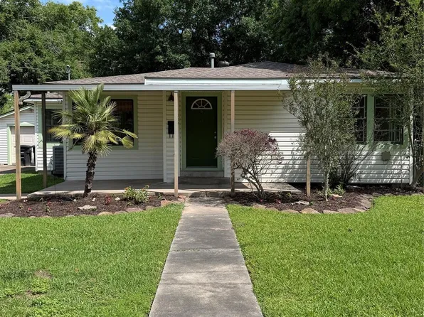 1002 W Willis St, Alvin, TX 77511