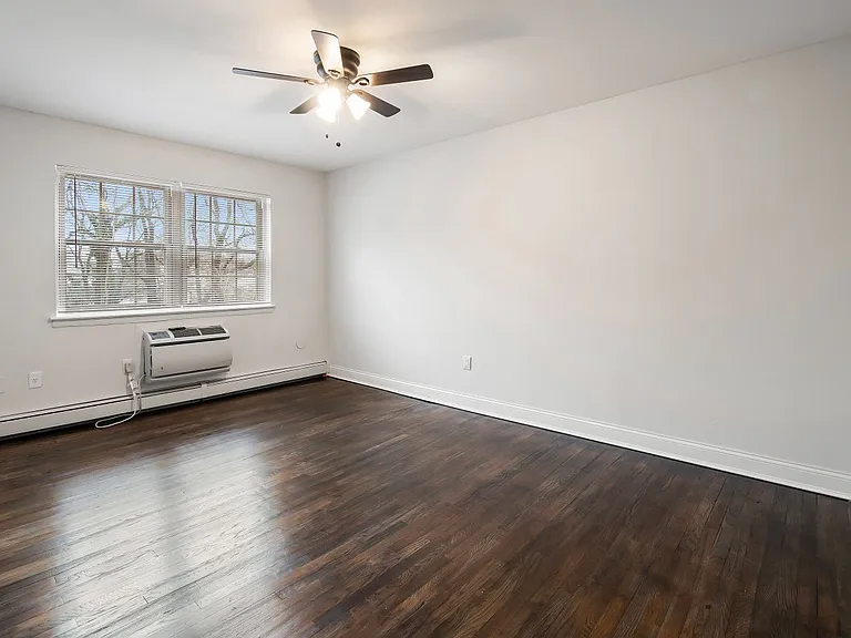Chelsea Village Apartments — Photo 7