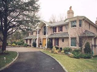 16 Pine Ridge Rd, Greenvale, NY 11548