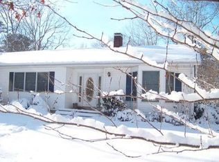 31 Wakeman Rd, Hampton Bays, NY 11946