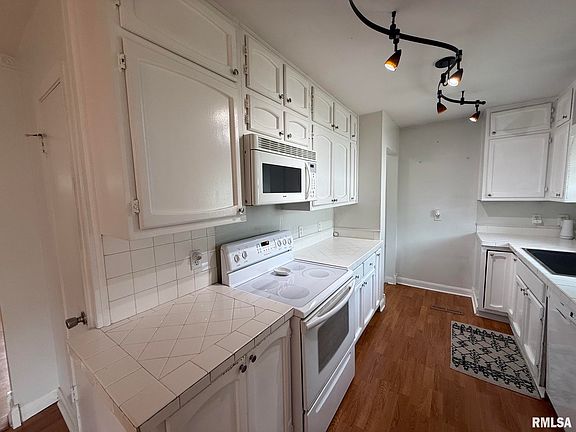 3rd image of 18 Radcliff Rd