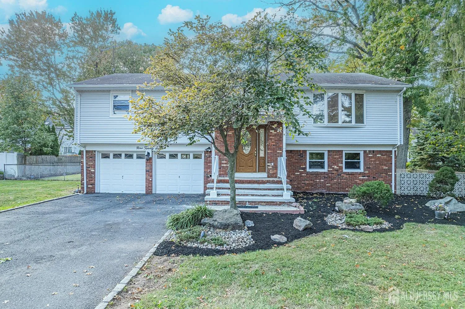 4 bed, 2.0 bath, 1554 sqft, $3,800 — Photo 1