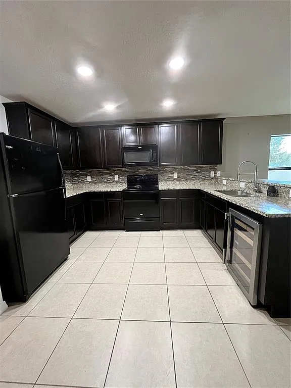 4 bed, 2.0 bath, 1869 sqft, $2,000 — Photo 2
