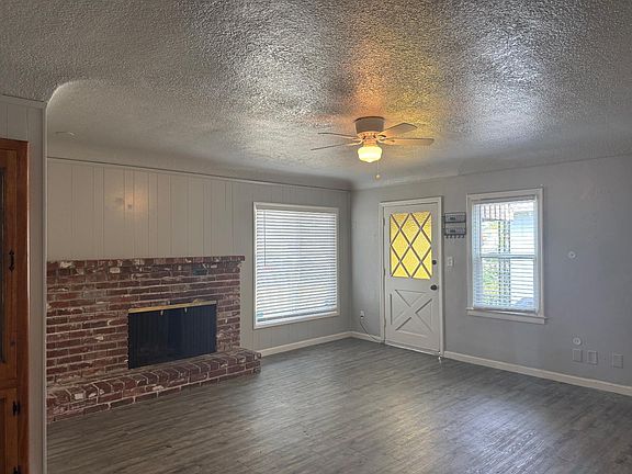 3rd image of 3322 E Lamona Ave