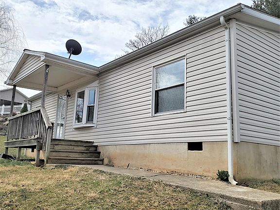3rd image of 224 Hillside Dr