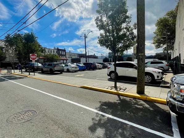 526 42nd Street image 15 of 18