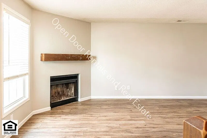 2 bed, 1.5 bath, 989 sqft, $1,195 — Photo 4