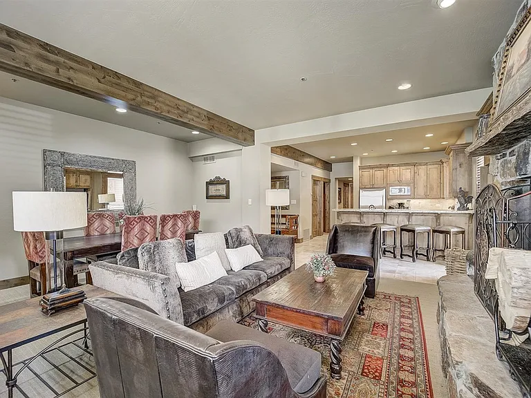 7580 Royal St E #23 — Photo 2