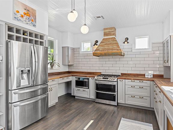 4th image of 684 Stoneleigh Rd