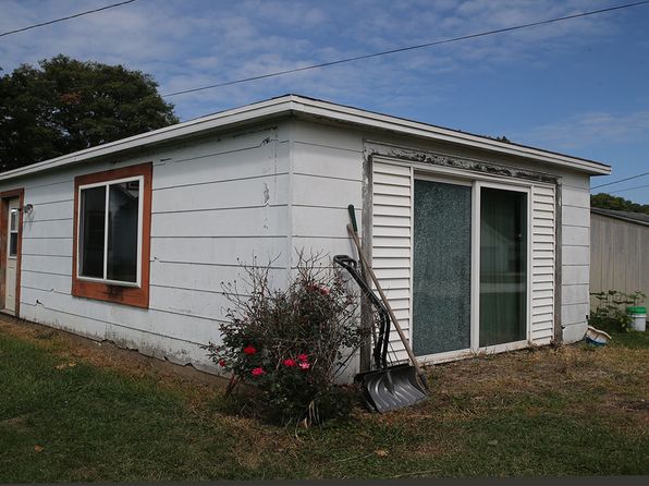 102 N Maple St, Toluca, IL 61369