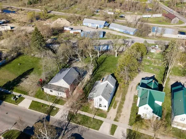 1226 Emmet St, Petoskey, MI 49770