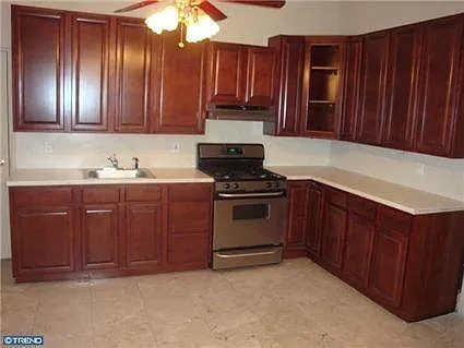 Full eat-in Kitchen