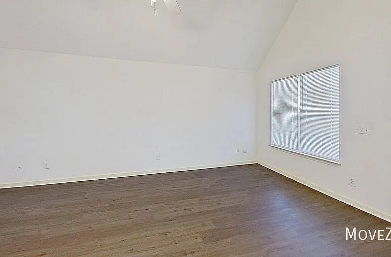 319 Saint Rosea Dr — Photo 25