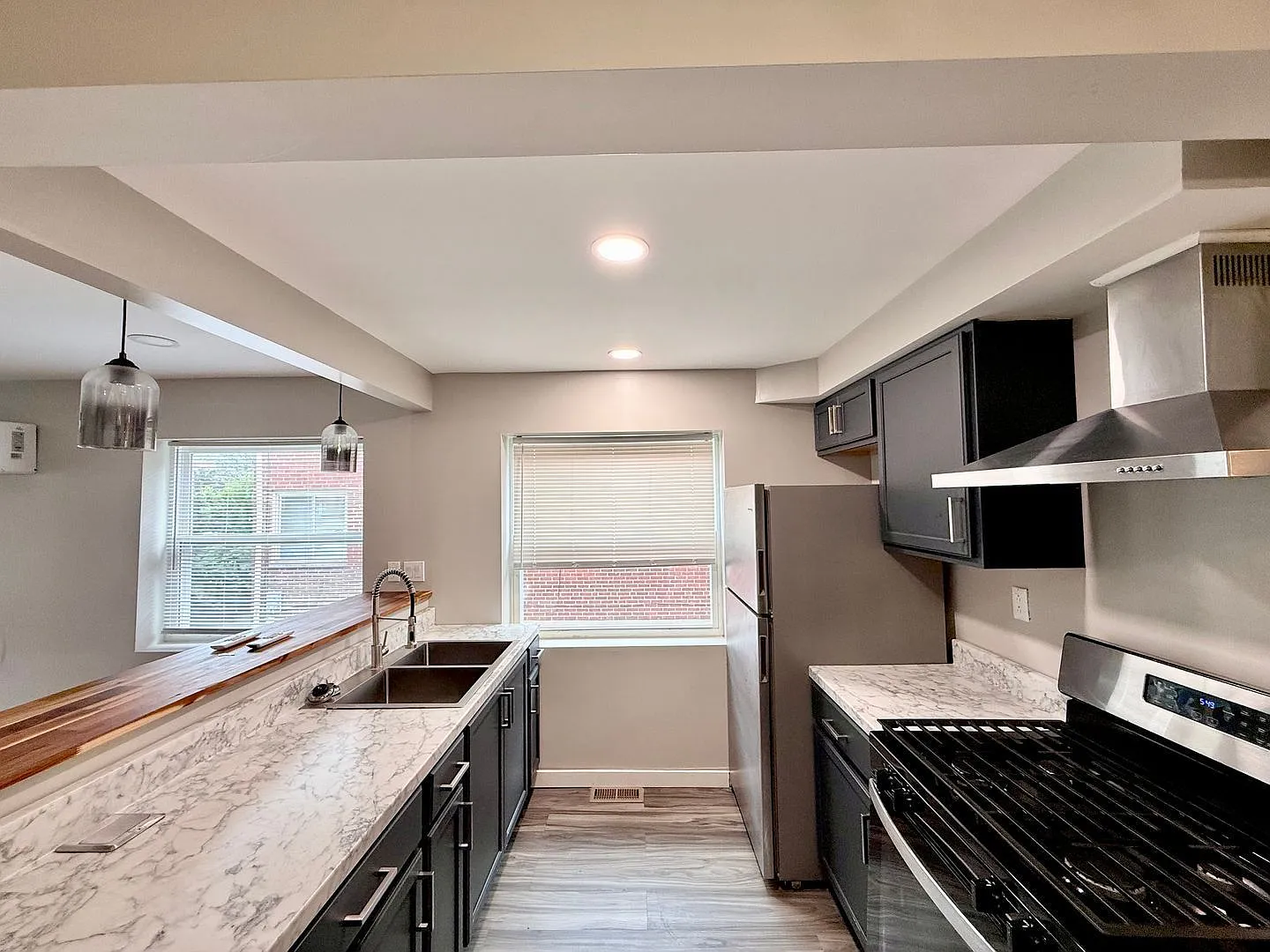 2 bed, 1.0 bath, $1,175 — Photo 3