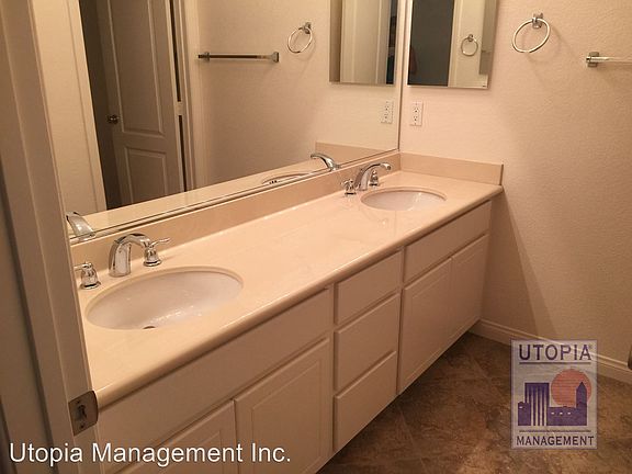 4th image of 1039 Vista Pointe Blvd