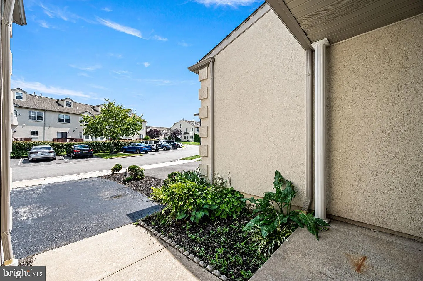 3 bed, 2.5 bath, 2714 sqft, $3,400 — Photo 3