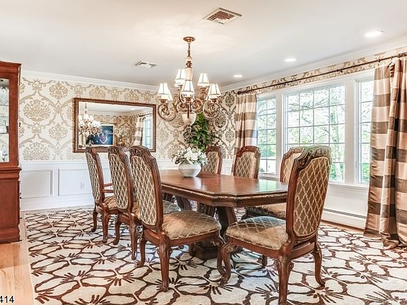 4th image of 762 Charnwood Dr