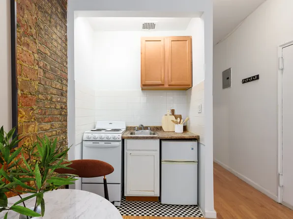 403 West 54th Street image 5 of 5