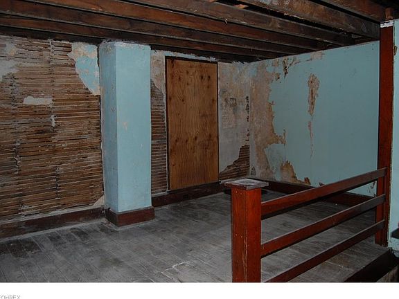 2nd image of 814 W Church St