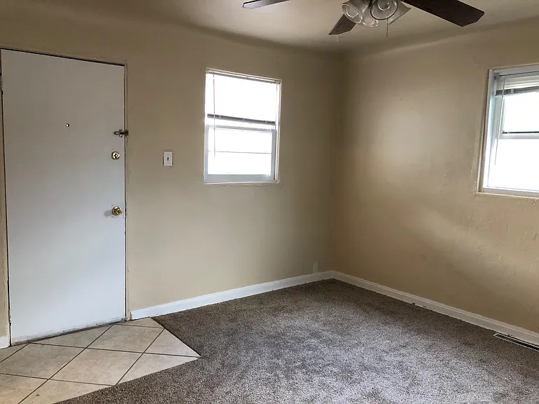 1643 E Abriendo Ave — Photo 3