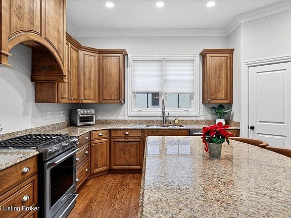 3rd image of 4911 Spring Farm Rd