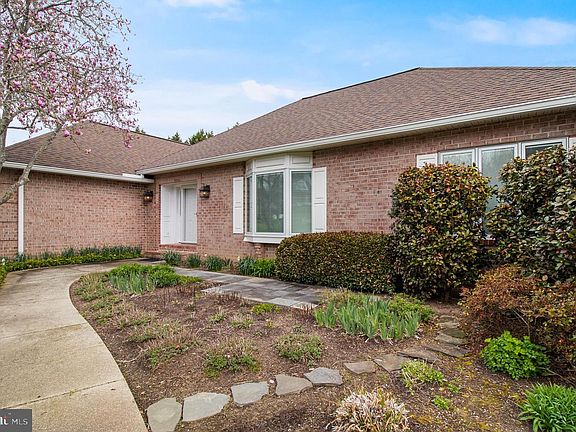 3rd image of 3700 Elberta Ln