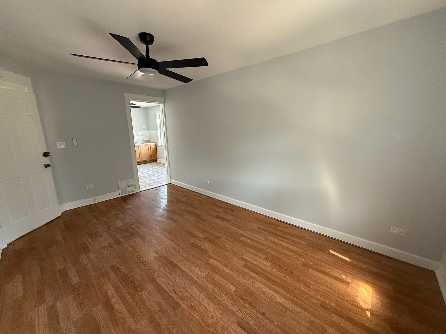 2 bed, 1000 sqft, $2,250 — Photo 3