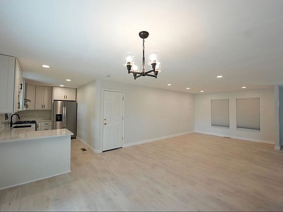 3rd image of 647 Bismark Ave