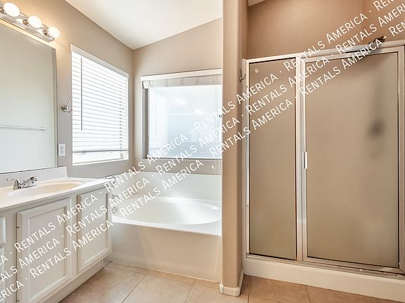 3rd image of 1339 W Lark Dr