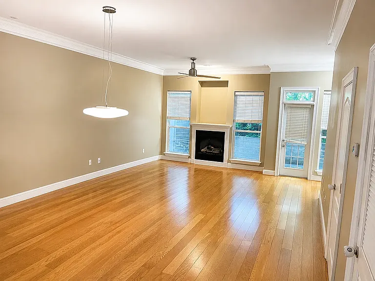 178 Peachtree Hollow Ct — Photo 2