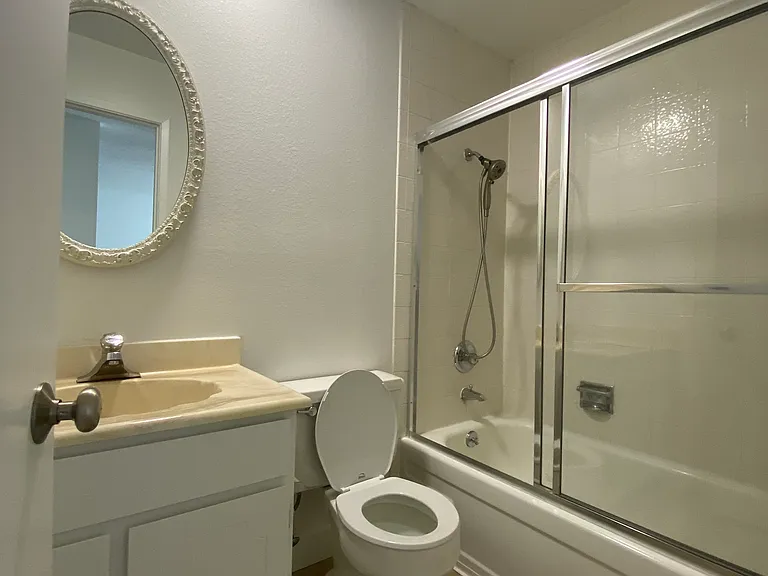 1940 Franklin St #202 — Photo 6