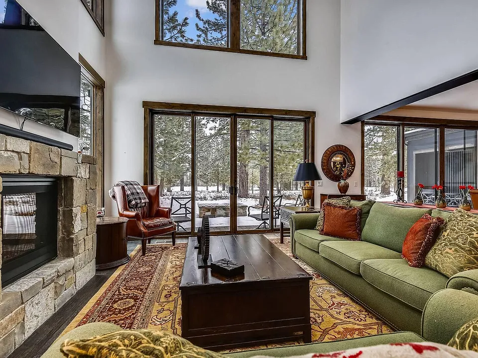 10137 Corrie Ct
