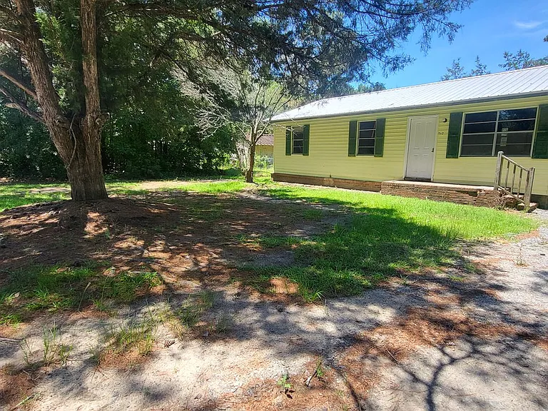 302 Larsen St — Photo 13