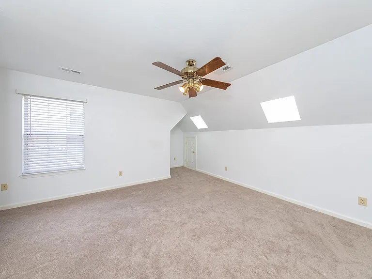 308 Ferguson Bnd — Photo 11