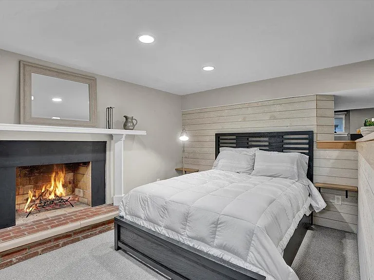 Lower level, #2 Au Pair or In Law Suite, queen bed