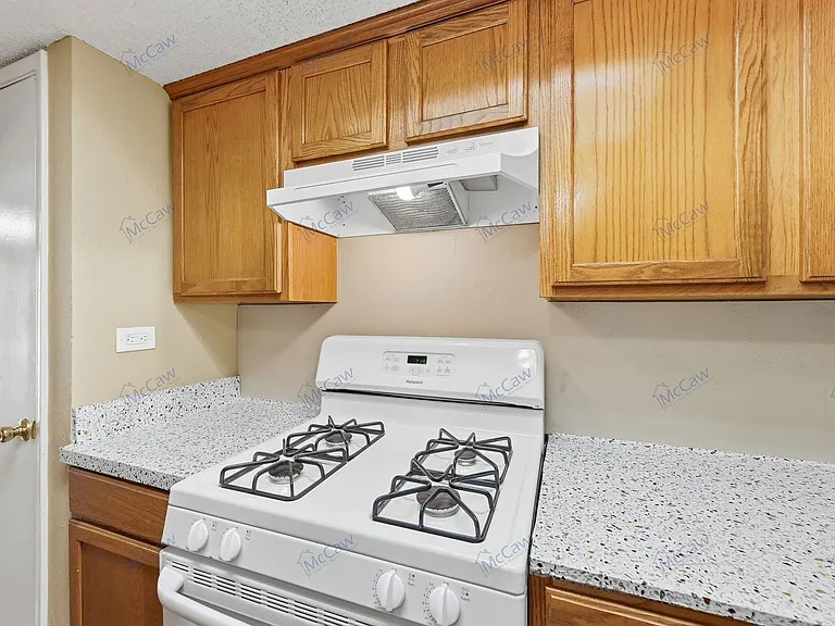 207 Evelyn St — Photo 7