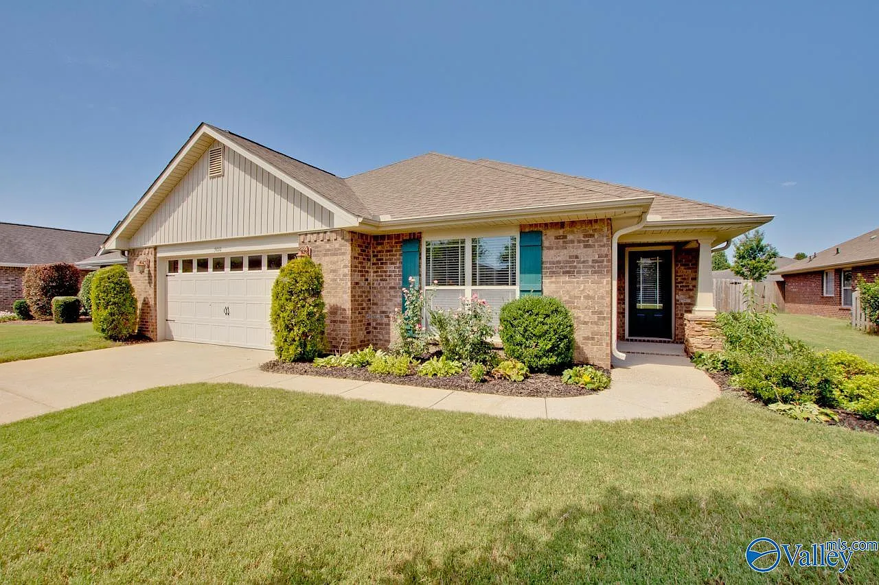 3 bed, 2.0 bath, 1851 sqft, $2,000 — Photo 1