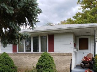 7 Delta Rd, Amherst, NY 14226