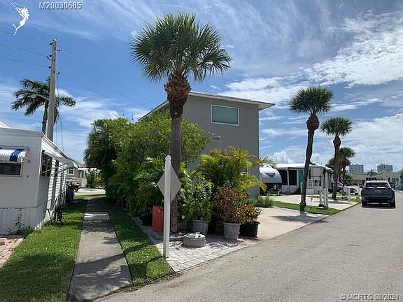 3rd image of 798 Nettles Blvd