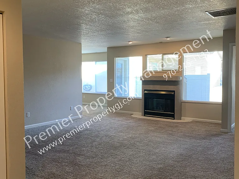 526 Rado Dr — Photo 2