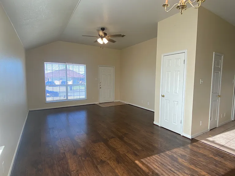 5107 Daybreak Dr #B — Photo 4