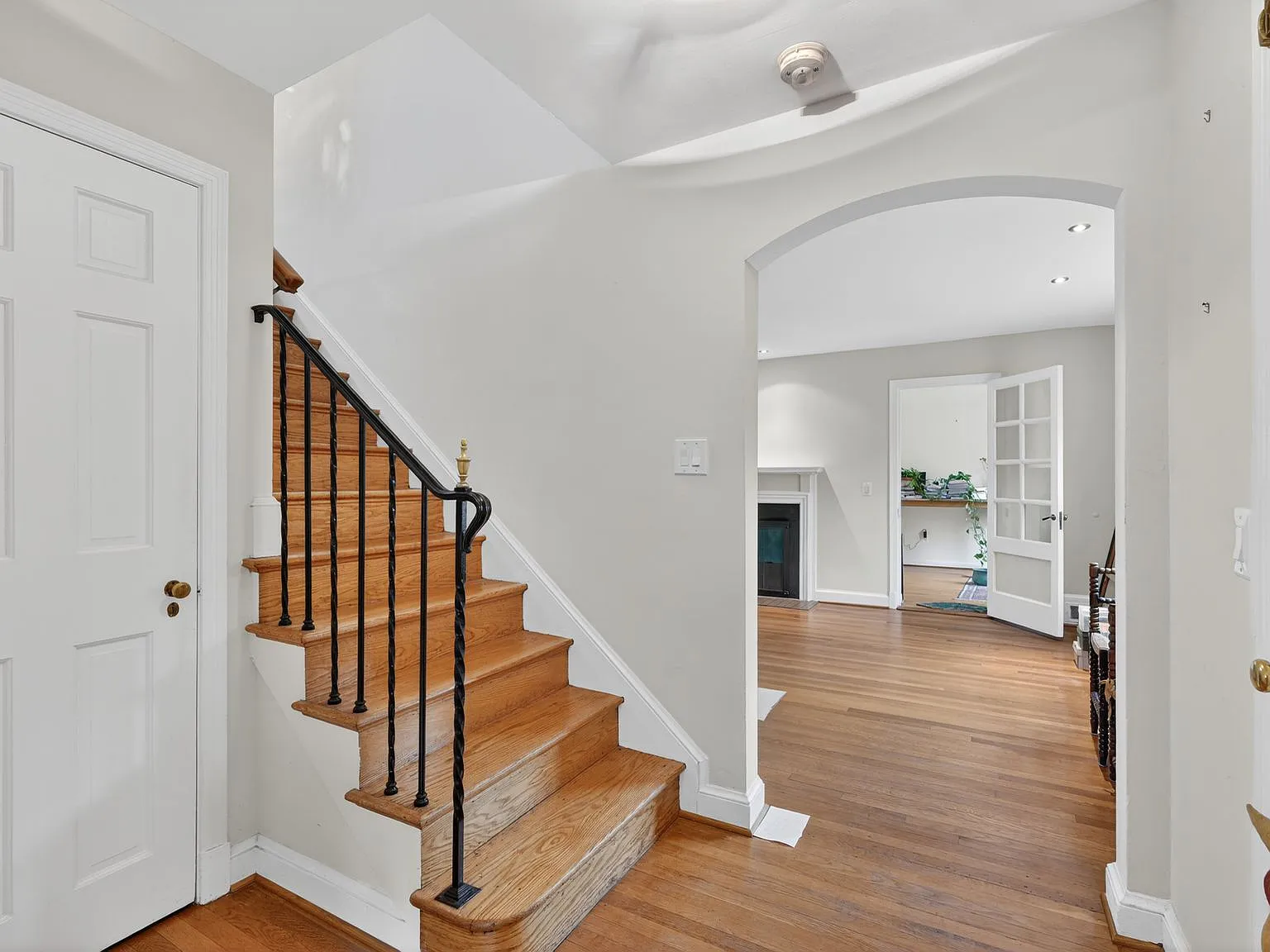 4 bed, 2688 sqft, $6,945 — Photo 2