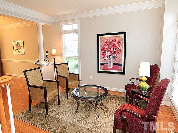 4th image of 605 Oxboro Cir