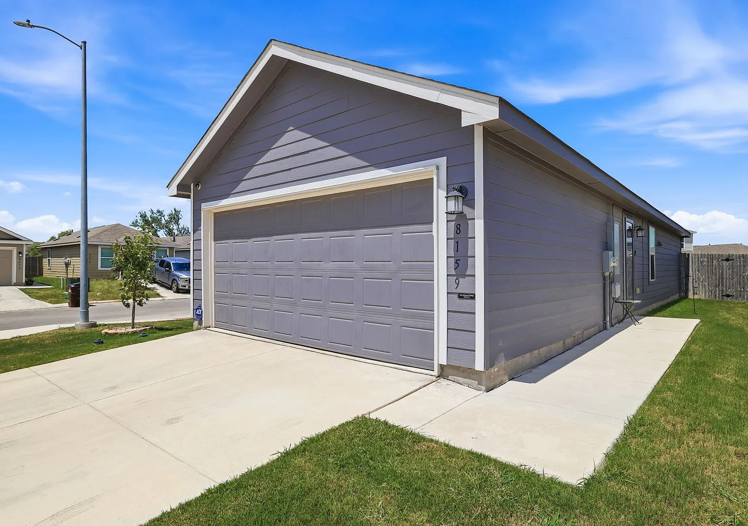 Move-In Ready Home with Modern Features in Medina Landing Subdivision — Photo 2